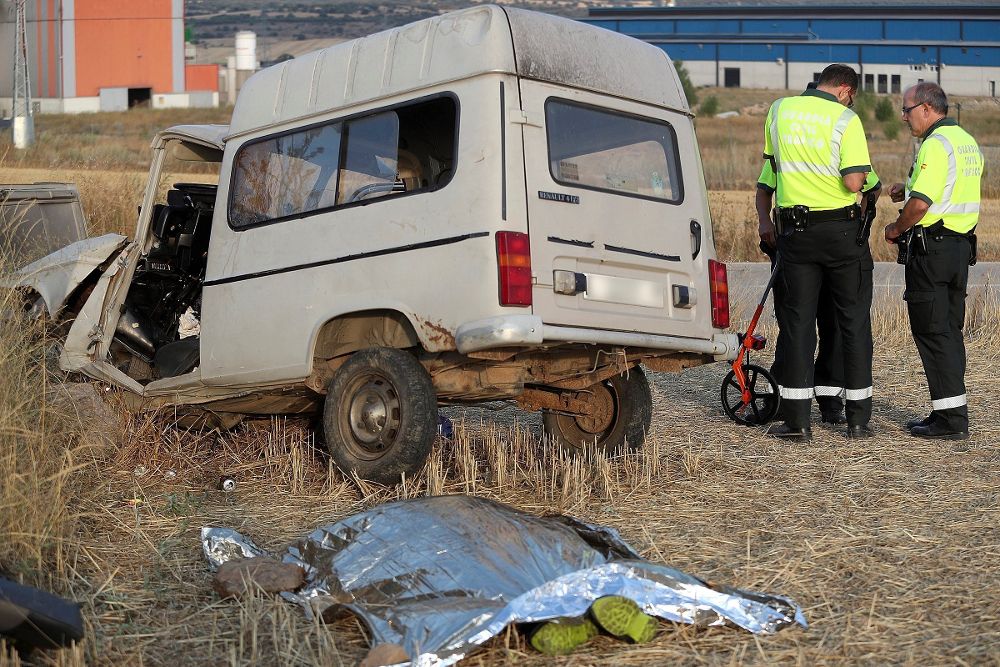 Una persona ha muerto en el accidente mortal que ha ocurrido en el municipio de Ólvega, donde el conductor de una furgoneta ha fallecido esta tarde en el kilómetro 3 la carretera local SO-380, tras salirse de la calzada y quedar atrapado en el vehículo.