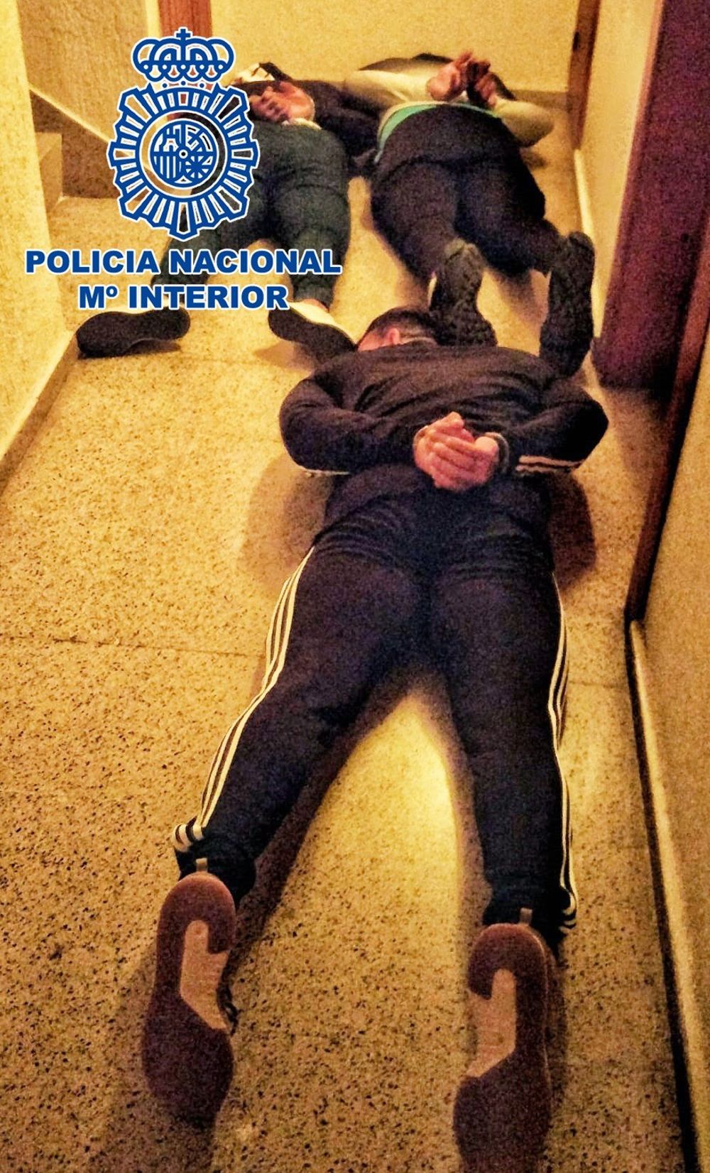 Fotografía facilitada por la Policía Nacional, de los tres hombres detenidos.