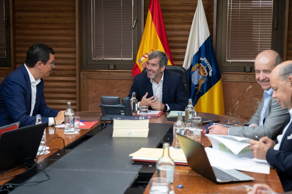 El Consejo de Gobierno de Canarias, a propuesta de la Consejería de Economía, Industria, Comercio y Conocimiento, ha aprobado este lunes el decreto por el que se acuerda ejecutar el proyecto 'Parque eólico Complejo Ambiental de Arico de 18,4 megavatios (MW)', con una inversión de 24,2 millones de euros.