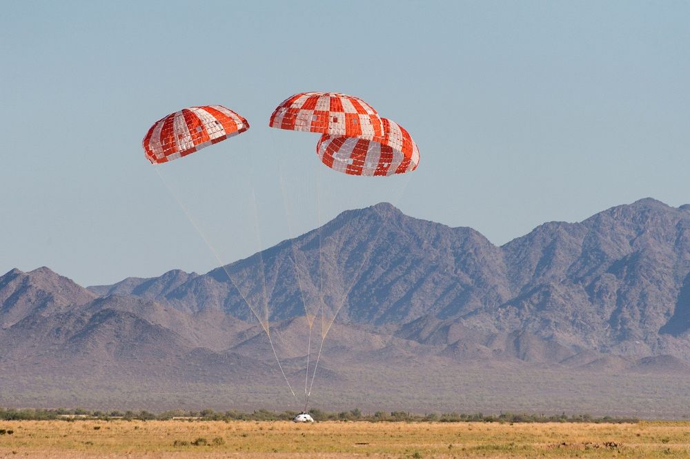 La NASA ha completado la prueba final del sistema de paracaídas de la nave Orion para vuelos con astronautas, marcando un hito en el camino para enviar humanos en misiones a la Luna y más allá.
