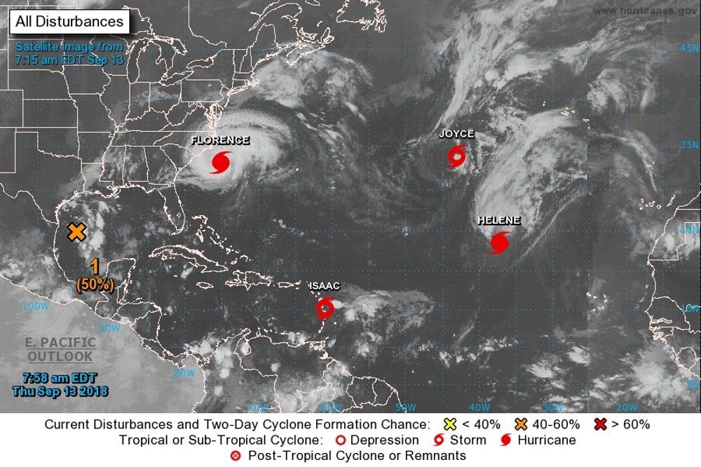 Imagen cedida hoy, jueves 13 de septiembre de 2018, por la Administración Nacional de Océanos y Atmósfera (NOAA) que muestra el emplazamiento de los huracanes Florence de categoría 2 y Helene de categoría 1, y de las tormentas tropicales Isaac y Joyce durante su paso por el Atlántico. 