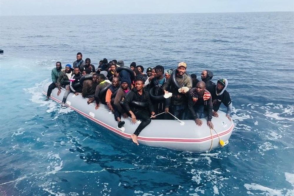 Rescate de 55 inmigrantes de origen subsahariano que navegaban en la cuarta patera localizada en la zona en lo que va de día.