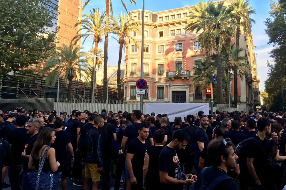 Los mossos protestan ante Interior por falta de efectivos.