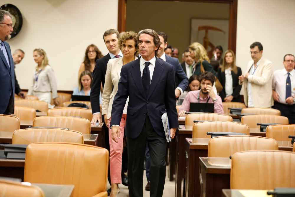 José María Aznar llegando a la Comisión de Investigación sobre la presunta financiación ilegal del Partido Popular.
