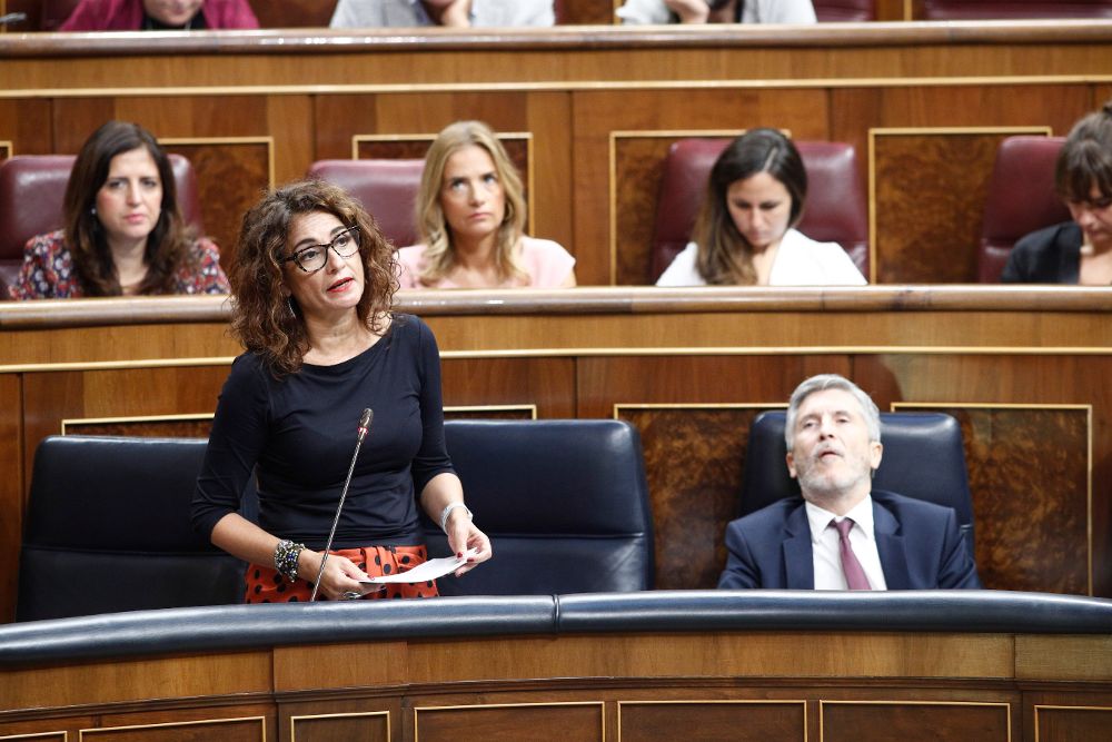 La ministra de Hacienda, María Jesús Montero, durante la sesión de control al Gobierno en el Congreso.