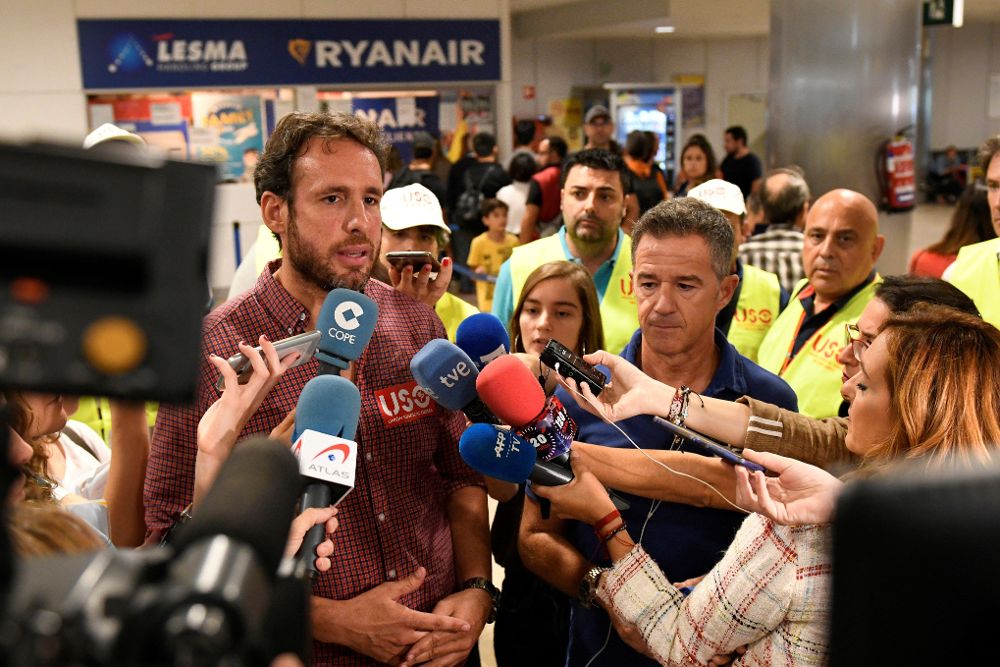 Ernesto Iglesias, responsable de vuelo de USO, en declaraciones a los medios en el aeropuerto de Barajas. 