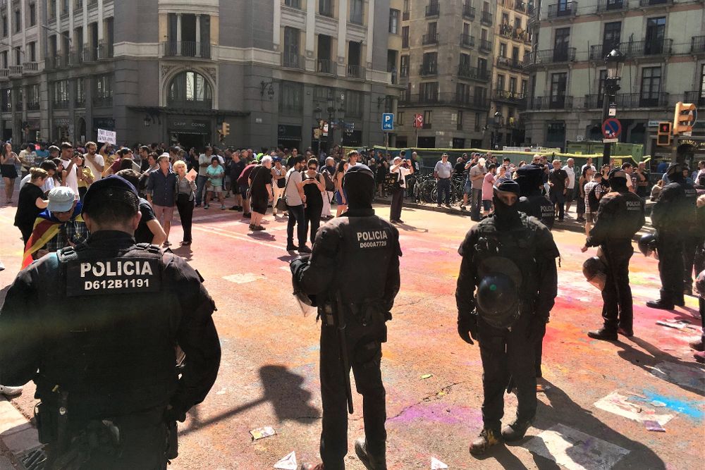 Manifestación de independentistas contra la de Jusapol en Barcelona. 