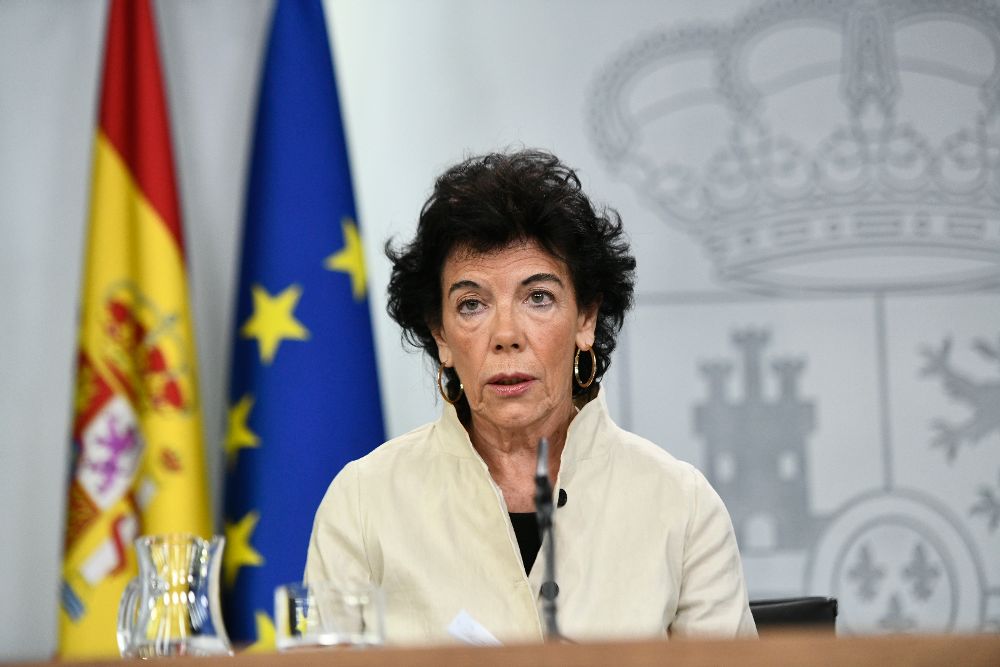 La ministra portavoz del Gobierno, Isabel Celaá, en la rueda de prensa tras el Consejo de Ministros.