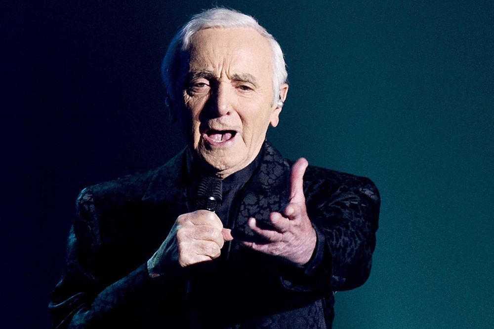 Imagen de archivo muestra al cantante y compositor francés Charles Aznavour durante una actuación en la sala de conciertos de Heineken, en Amsterdam (Holanda).