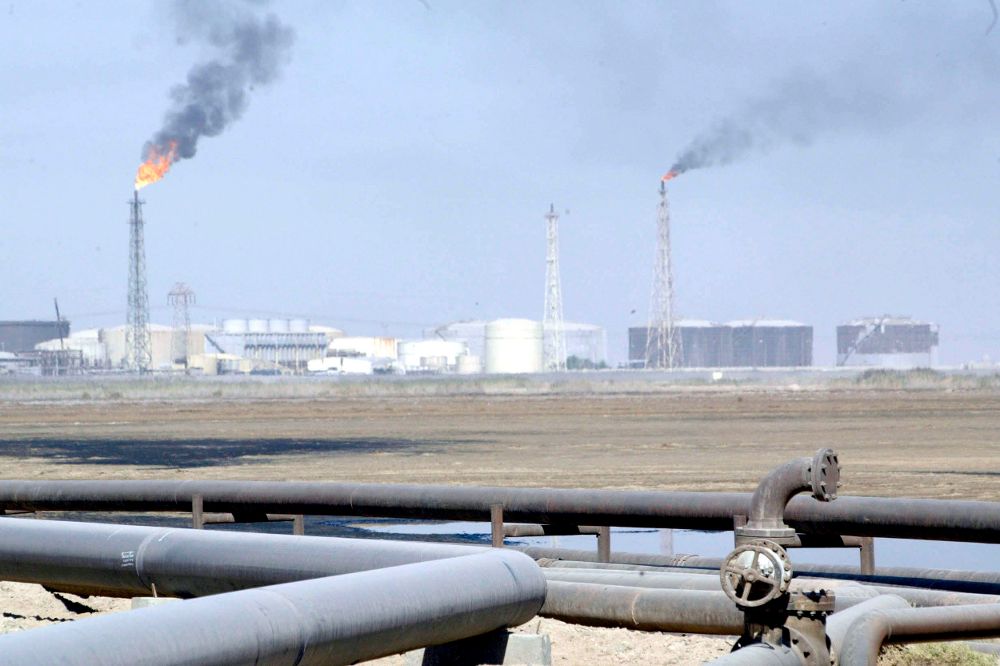 Vista general de una refinería de petróleo en las aguas del Golfo Arábico del Norte.