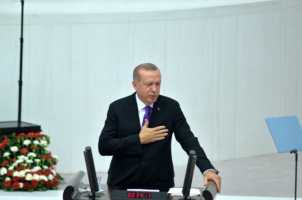 Erdogan ofrece un discurso a los miembros del parlamento durante la ceremonia inaugural del segundo año legislativo.