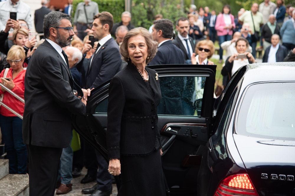 La Reina emérita doña Sofía a la salida del funeral de la soprano Montserrat Caballé en el tanatorio Les Corts de Barcelona.