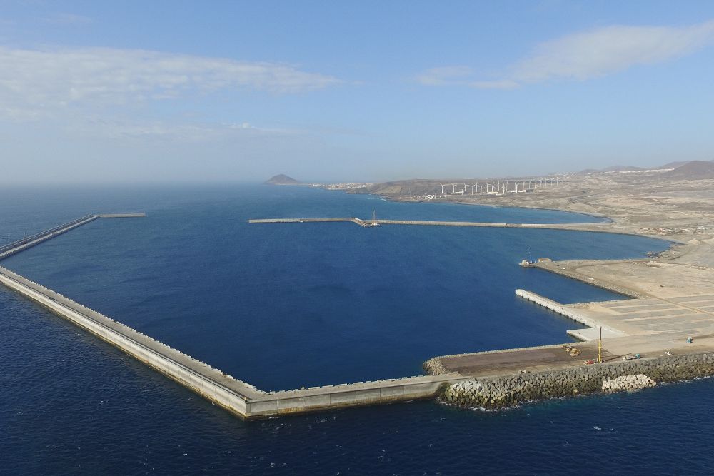 Vista general del puerto de Granadilla.