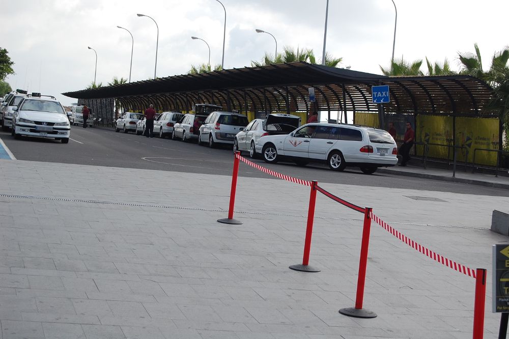 Taxis en la parada del aeropuerto Tenerife Sur en una imagen de 2013.