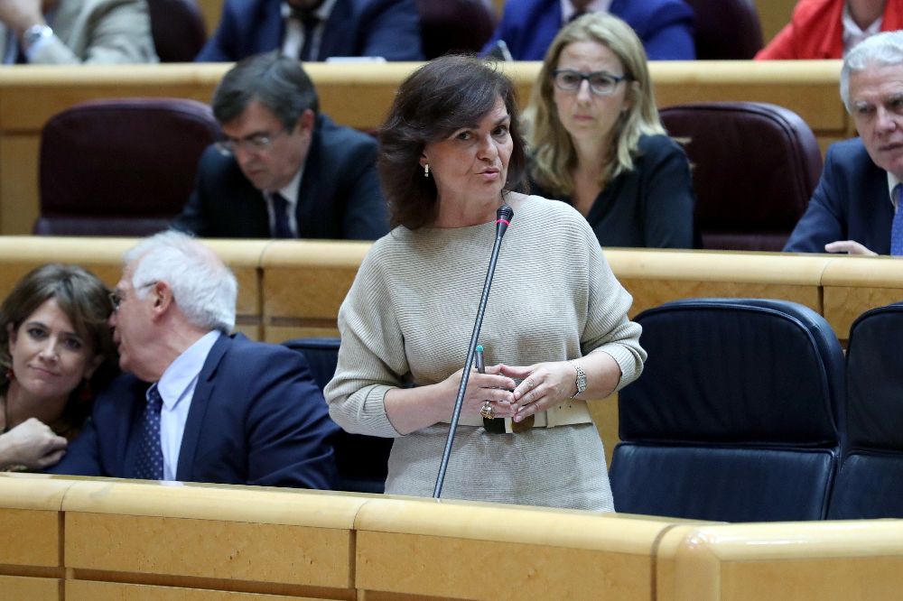 La vicepresidenta del Gobierno, Carmen Calvo, durante su intervención en la sesión de control al Gobierno en el Pleno del Senado. 