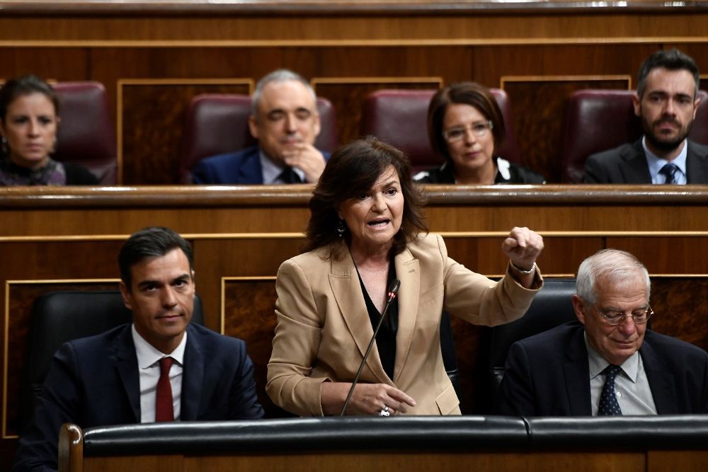 La vicepresidenta Carmen Calvo, objeto frecuente de las críticas de la oposición a la acción del Gobierno.