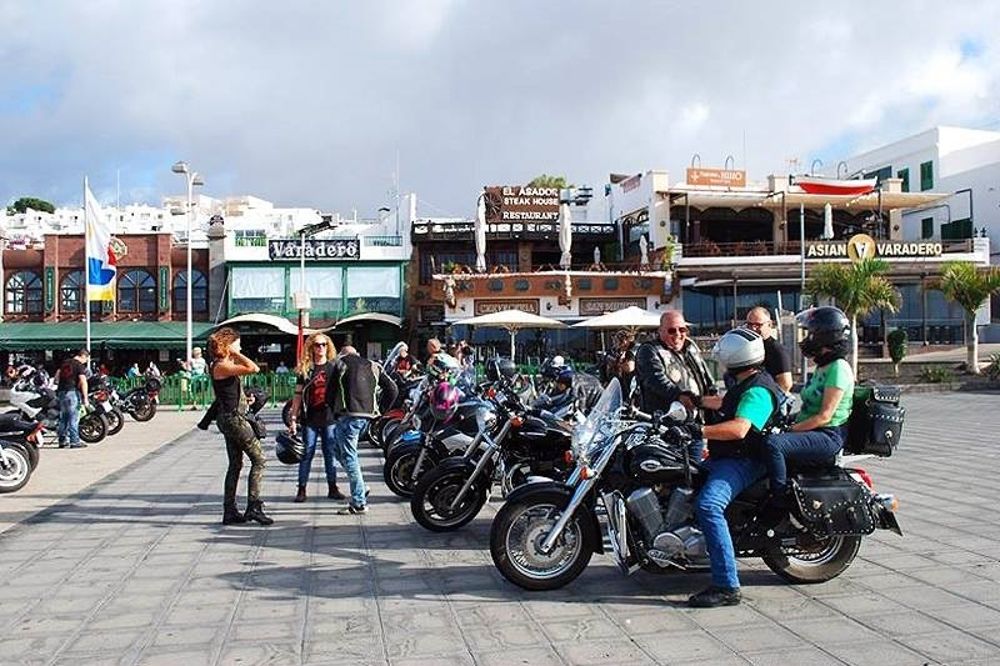 Cientos de moteros llegados de todas las islas Canarias participan este fin de semana en la vigésimo quinta edición de la Concentración de Motos del Club Lanzarote Nómadas.