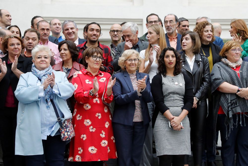 La alcaldesa de Madrid, Manuela Carmena, ha celebrado que con la tarjeta de vecindad los inmigrantes en situación irregular en España puedan acceder a los polideportivos municipales.