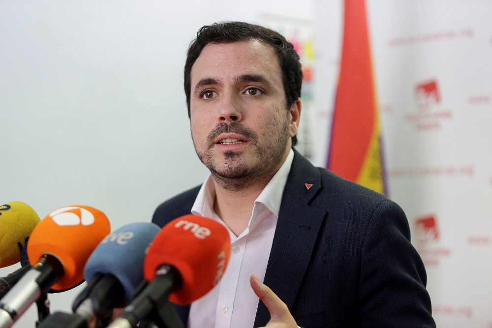 El coordinador federal de Izquierda Unida, Alberto Garzón, durante la rueda de prensa que ofreció hoy en la sede de su partido en Santa Cruz de Tenerife.