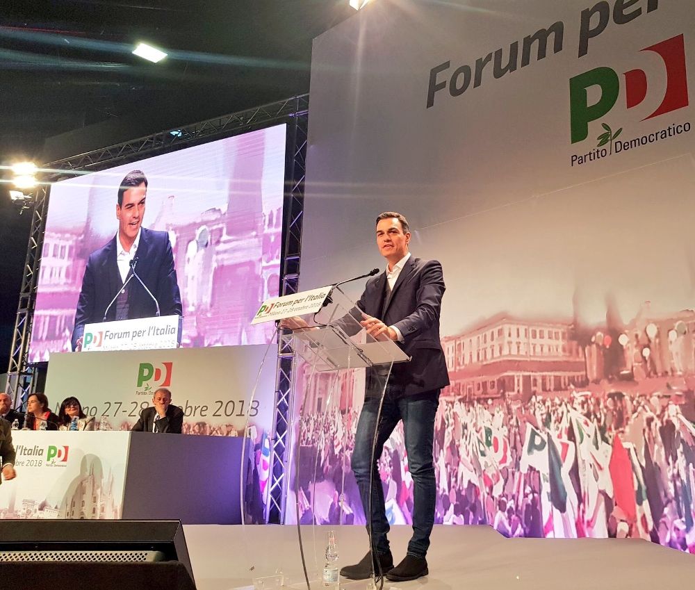 Pedro Sánchez en un acto del Partido Democrático Italiano.