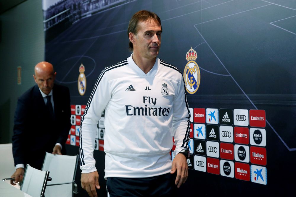 El entrenador del Real Madrid, Julen Lopetegui tras la rueda de prensa previa al partido de Liga, esta vez contra el Barcelona.