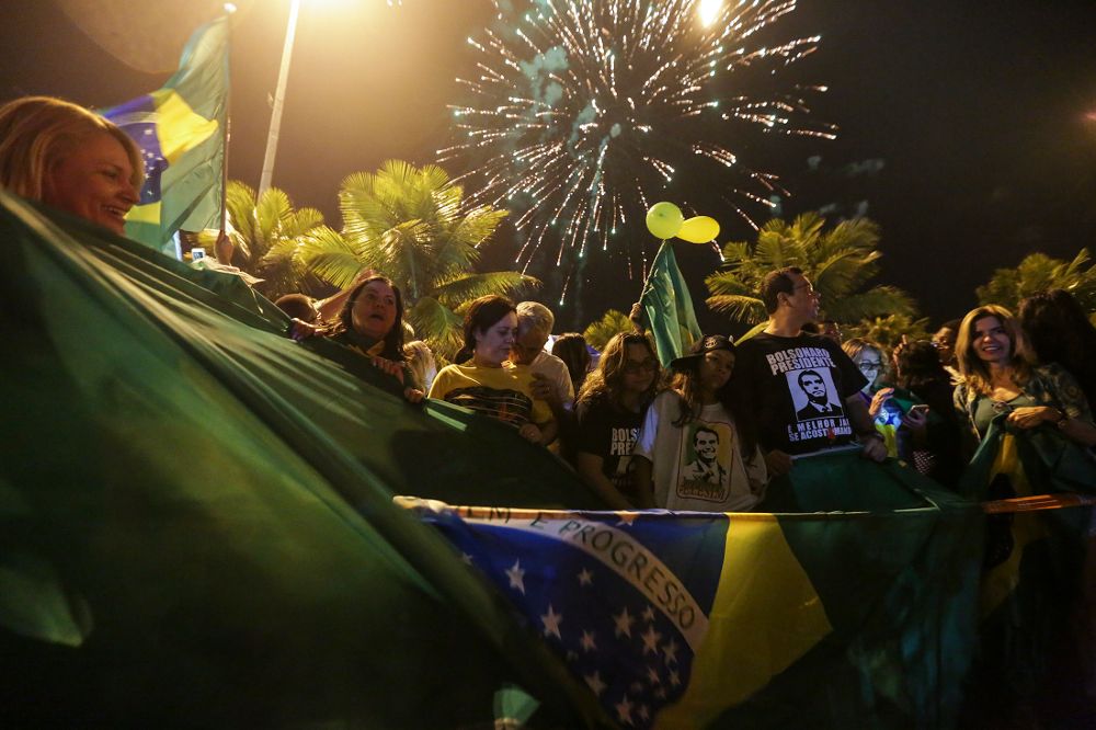 Simpatizantes de Bolsonaro celebran su victoria.
