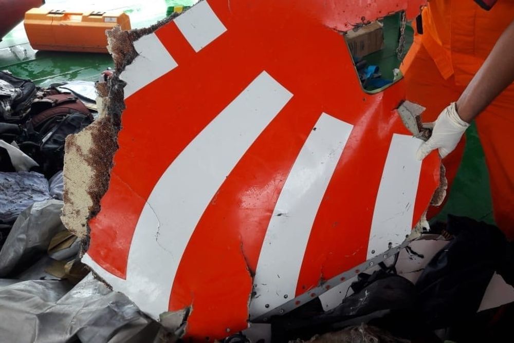 Restos del avión de Lion Aire siniestrado en Indonesia.