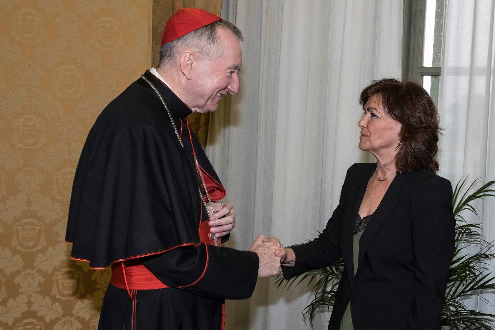 Carmen Calvo se entrevistó con el secretario de Estado vaticano, Pietro Parolin.
