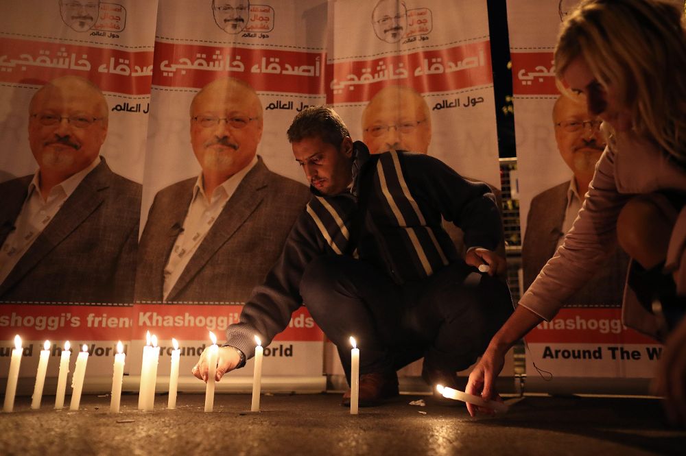 Imágenes de Jamal Khashoggi durante una manifestación frente al consulado de Arabia Saudí en Estambul, Turquía, el pasado día 25.