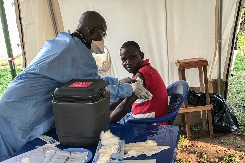 Campaña vacinación y asistencia del ébola en el congo.