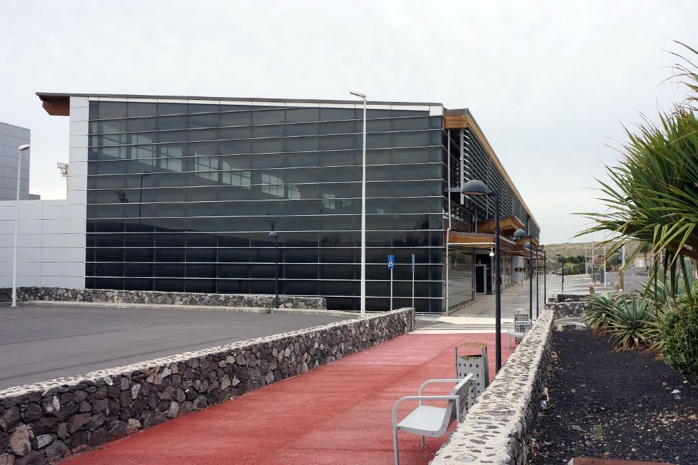 Extremo del edificio terminar del aeropuerto Tenerife Sur.