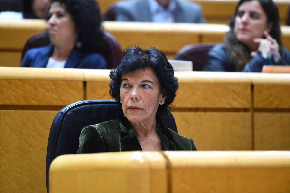 La ministra de Educación, Isabel Celaá, durante la sesión de control al Gobierno en el pleno del Senado.