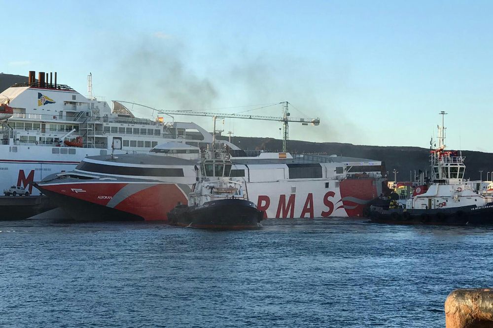 El ferry implicado en el choque una vez atracado en el puerto de Las Palmas.