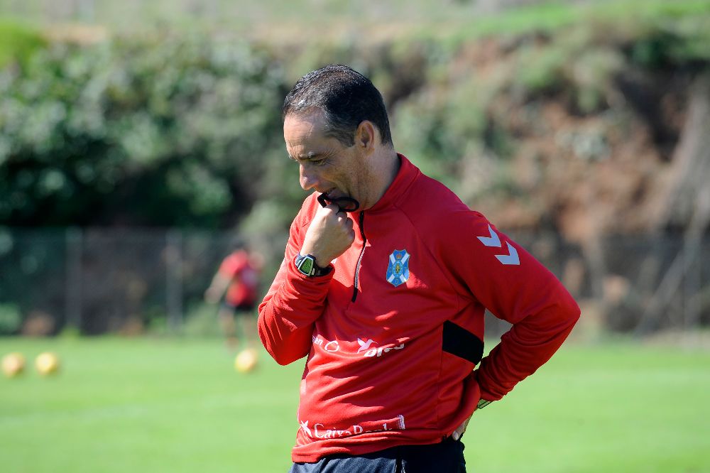 José Luis Oltra durante el entrenamiento de hoy.