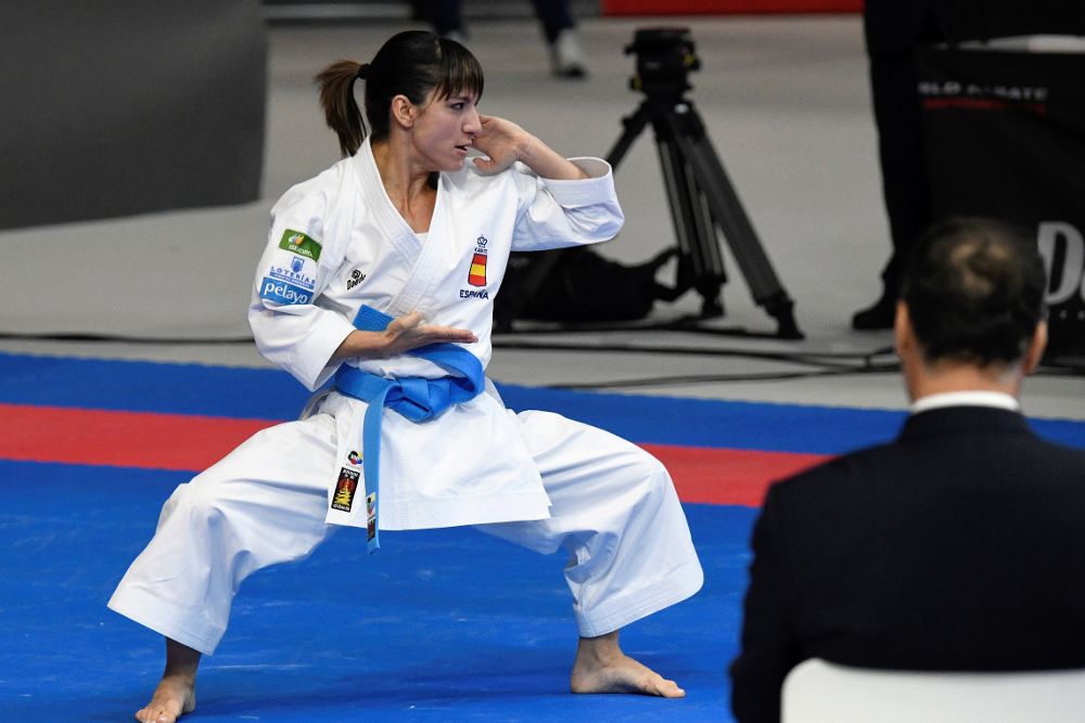 La española Sandra Sánchez, durante su actuación en kata individual en los Mundiales de kárate de Madrid.-