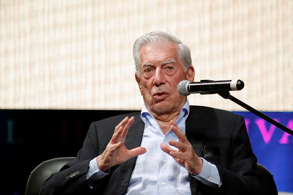 El escritor hispano-peruano Mario Vargas Llosa participa en una charla en el Hay Festival en Arequipa (Perú). 