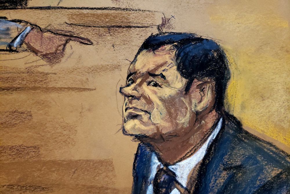 Reproducción fotográfica de un dibujo realizado por la artista Jane Rosenberg donde aparece el narcotraficante mexicano Joaquín "El Chapo" Guzmán durante el primer día de su juicio.