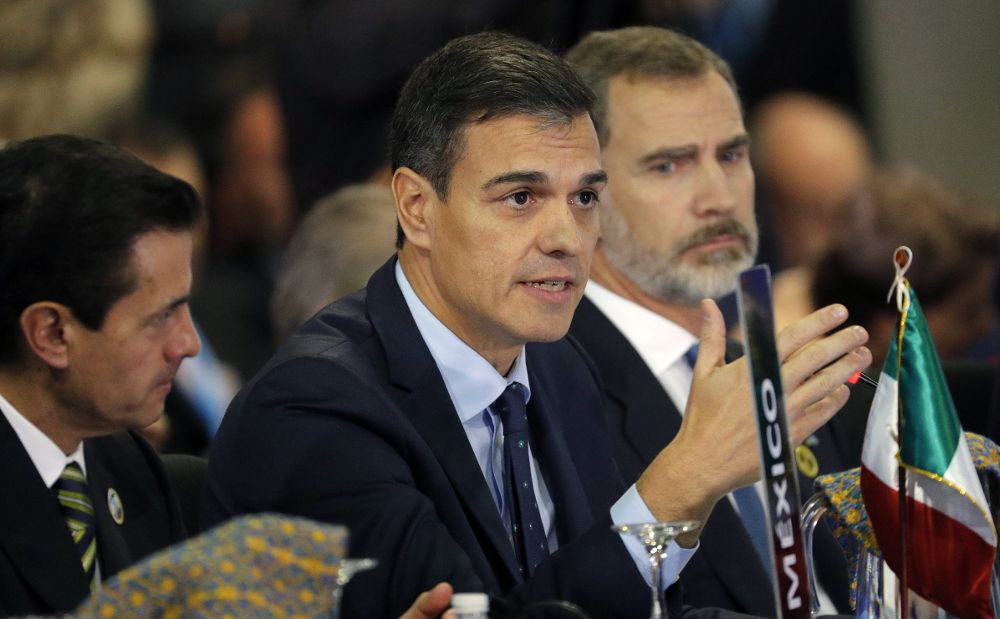 Pedro Sánchez pronuncia un discurso durante la sesión plenaria de jefes de estado en la XXVI Cumbre Iberoamericana.