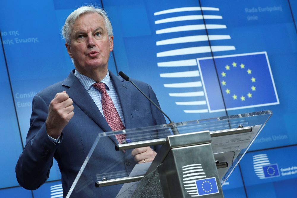 El negociador jefe de la Unión Europea para el "brexit", Michel Barnier, ofrece una rueda de prensa en Bruselas, hoy, lunes.