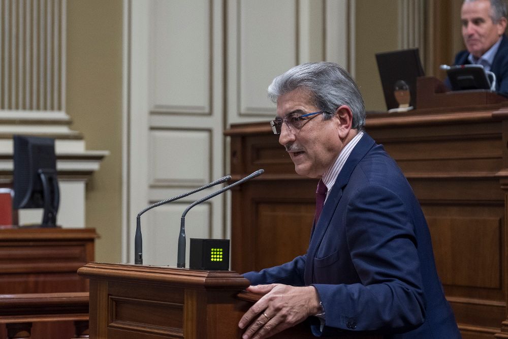 El presidente de Nueva Canarias (NC) y portavoz del Grupo Parlamentario de NC, Román Rodríguez.