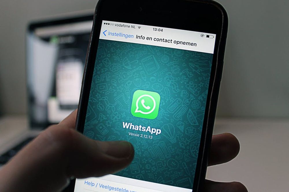 Se teme que los partidos políticos aprovechen los datos que proporcionan los usuarios de las redes sociales y los servicios de mensajería, como Whatsapp.
