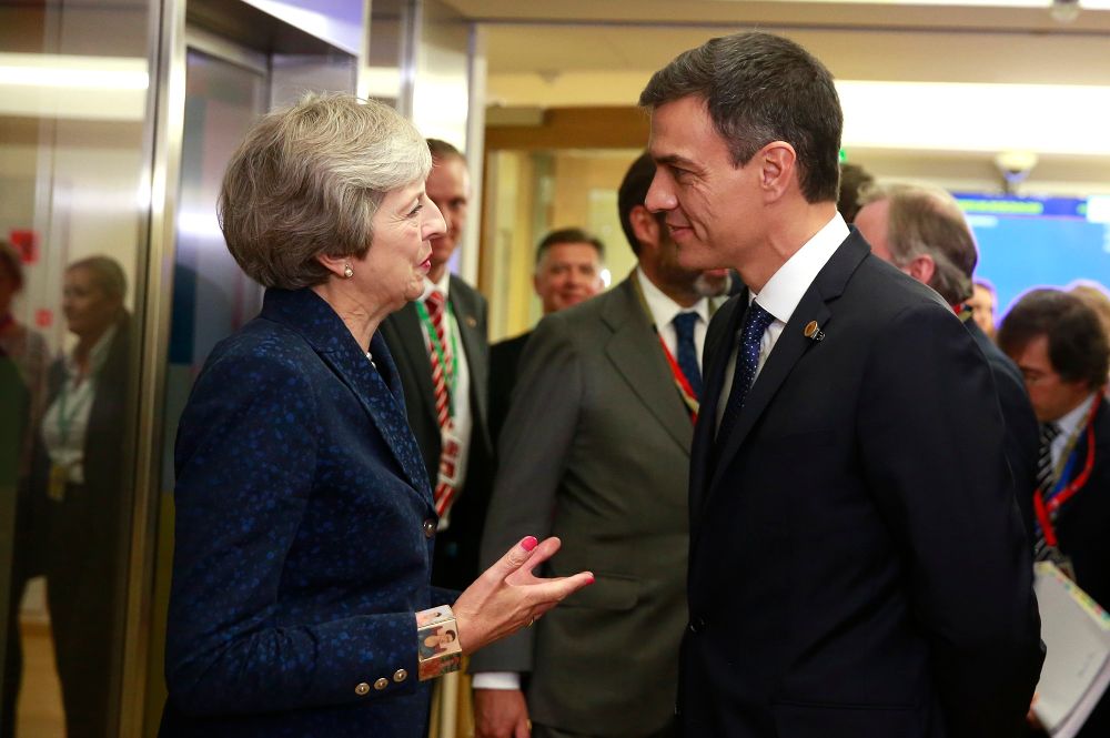 Pedro Sánchez con la primera ministra británica Theresa May.