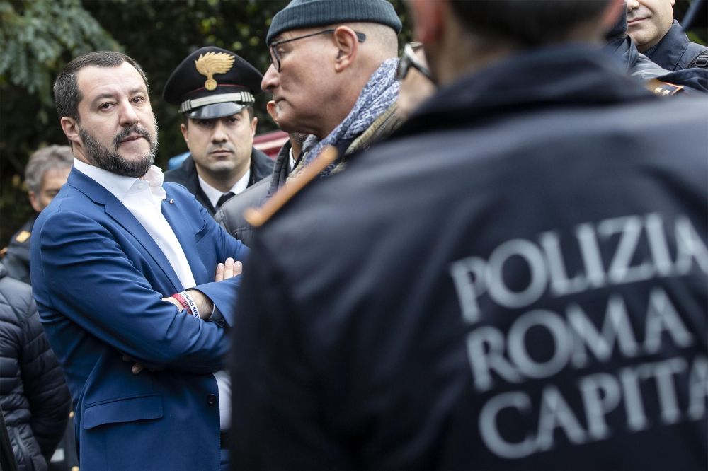 El ministro italiano del Interior, Matteo Salvini (i).