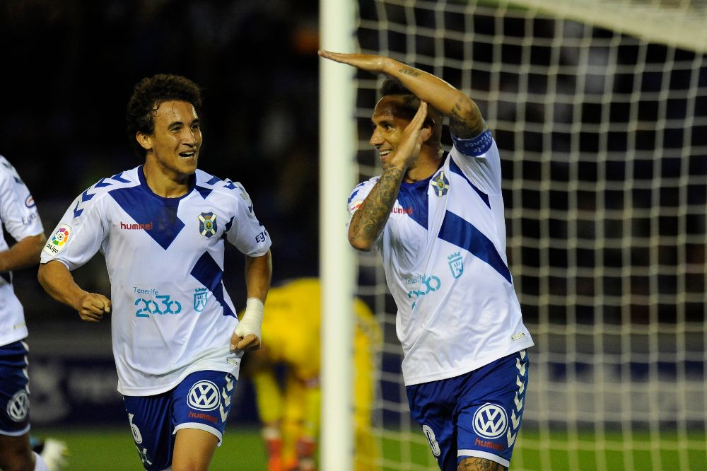 Los jugadores el Tenerife celebran uno de los goles.