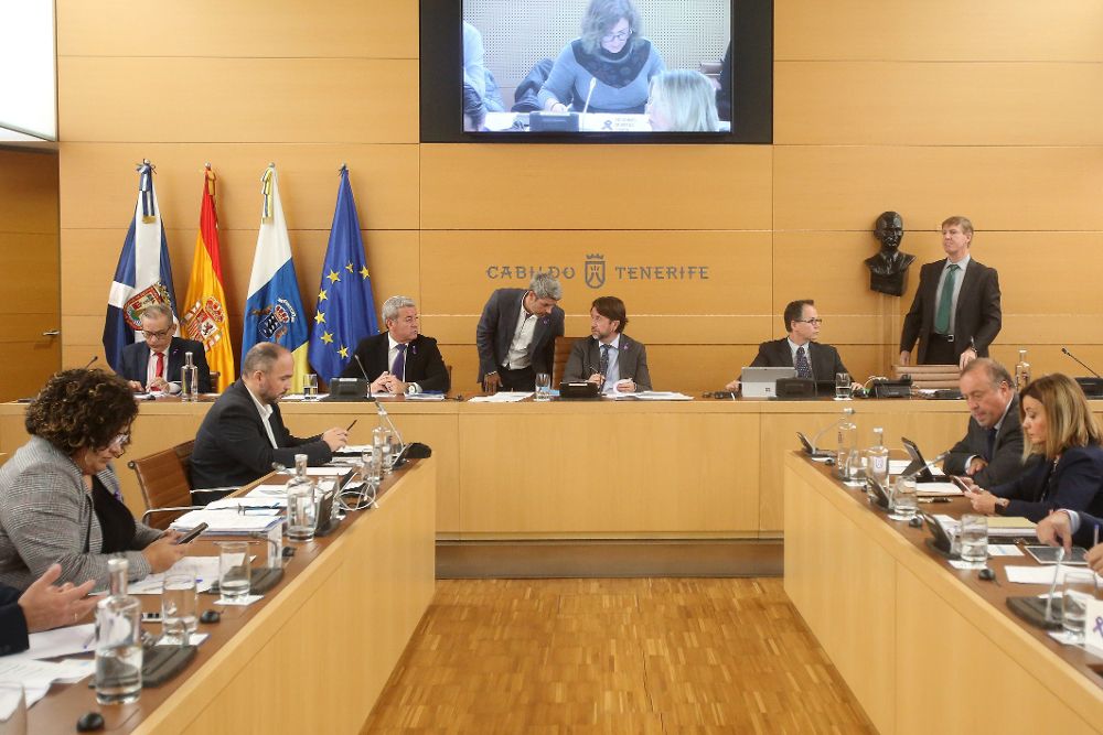 El pleno del Cabildo de Tenerife debatió hoy en sesión extraordinaria la aprobación del presupuesto de la corporación.