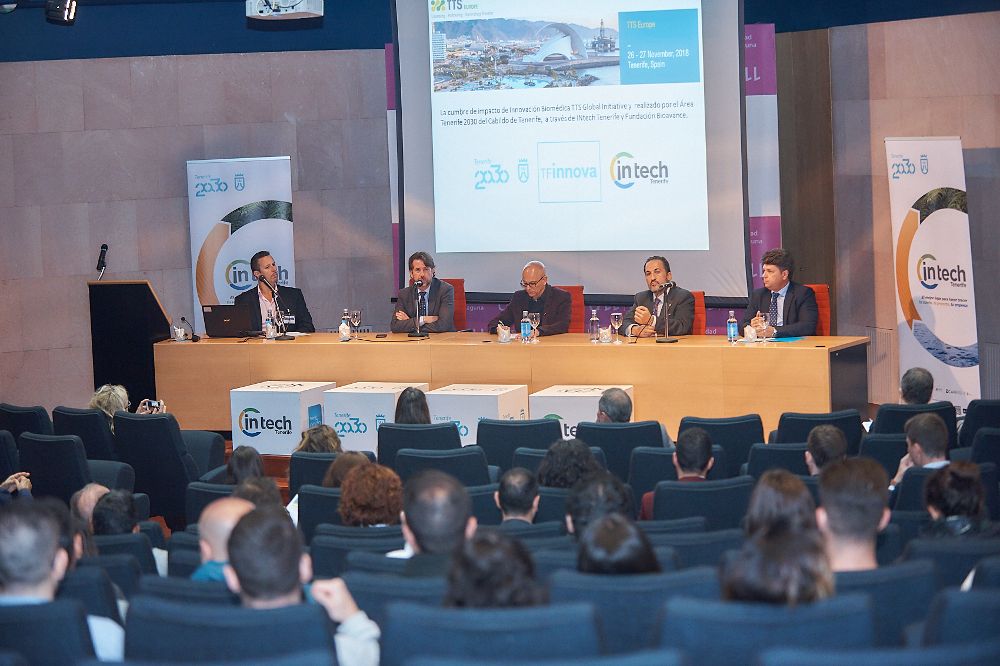 La cumbre se celebra en la Facultad de Ciencias de la Universidad de La Laguna.
