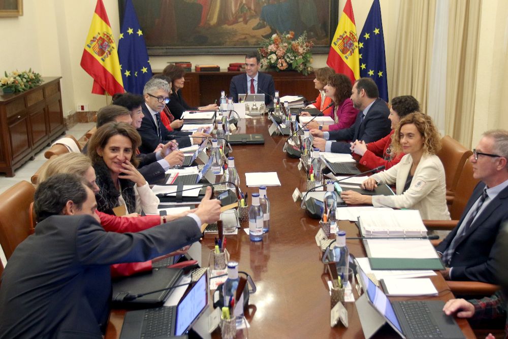 Último consejo de ministros, celebrado en Sevilla.