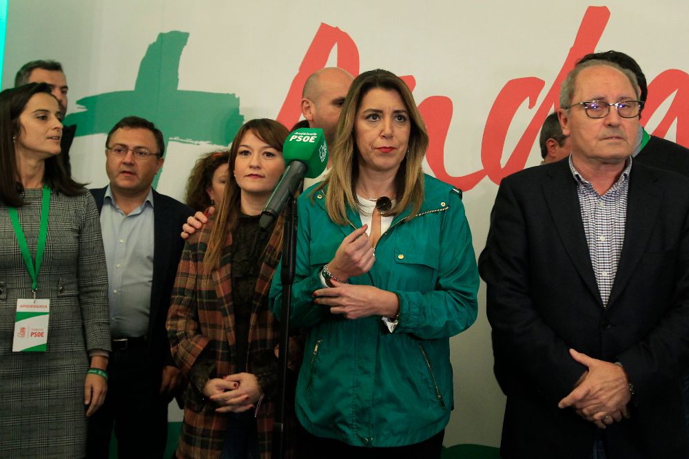 La secretaria general del PSOE-A y candidata a la reelección como presidenta de la Junta, Susana Díaz, en rueda de prensa.