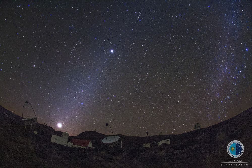 Meteoros gemínidas sobre los telescopios MAGIC.