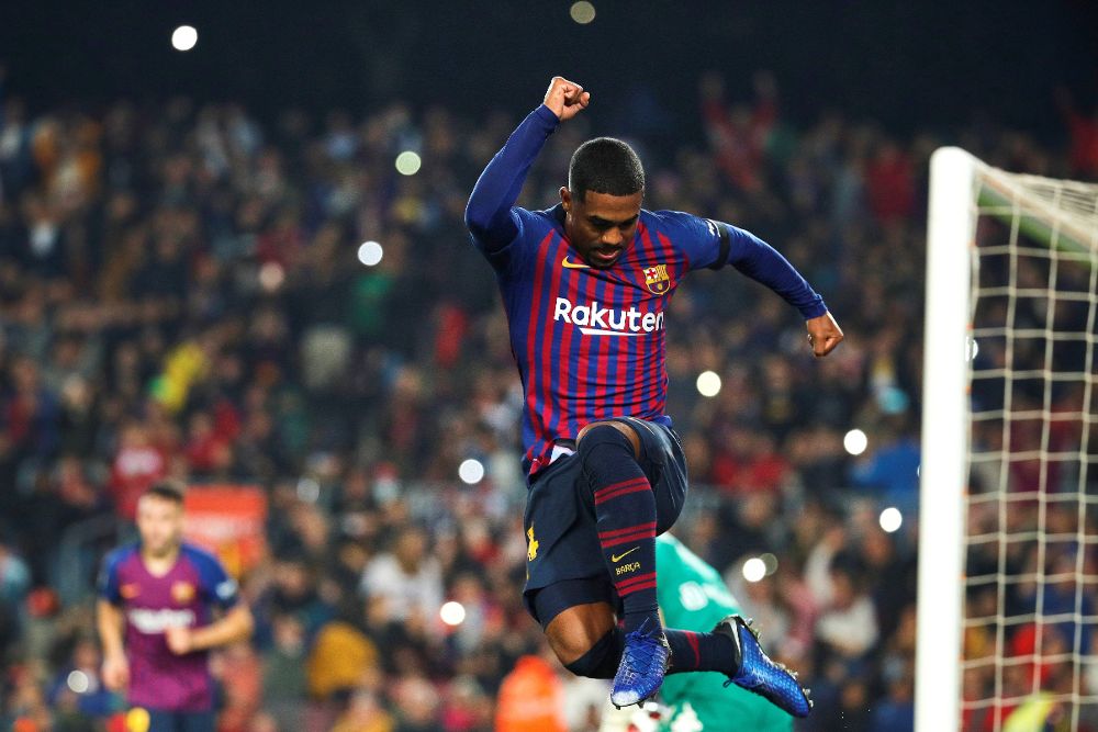 El delantero brasileño del FC Barcelona Malcom Filipe Silva celebra su gol, tercero del equipo ante la Cultural Leonesa.